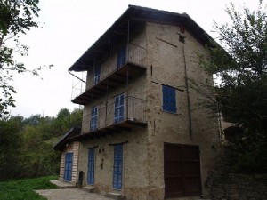 Renovated farmhouse in Paroldo