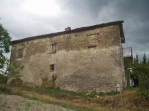 Renovated farmhouse in Sale San Giovanni